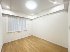 洋室6.5帖。一日の疲れをいやしてくれる主寝室。時を忘れて過ごす場所として過ごせるお部屋です。