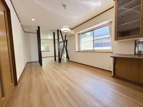 開放的で広いリビング。のびのびとくつろげるリビングは、家族のコミュニケーションの場として、みんなが集まる一番の場所に。