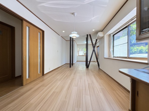 フローリングの色合いも温かみのある雰囲気が出ています。