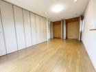 洋室2。好みの空間で読書をしたり、音楽を聞いたりと一人の時間も充実したものにできます。