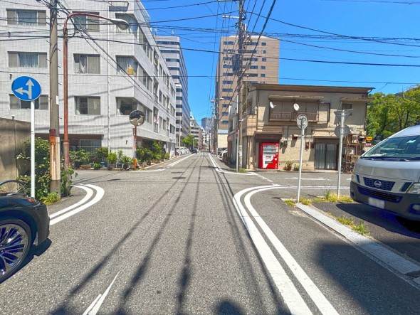 整備された前面道路です。