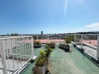 日差しの差し込むバルコニー