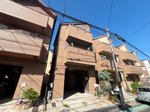 周辺は閑静な住宅街につき落ち着いた環境です。
