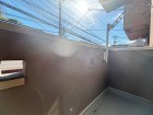 日差しの差し込むバルコニー