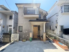 爽やかな青空の下に贅沢なほどに降り注ぐ陽光、豊かな居住性と、クオリティが見事に調和した住空間は、住まうことの喜びを感じさせてくれ