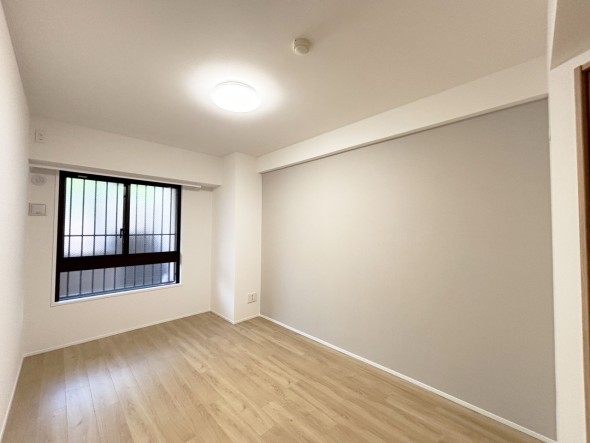一日の疲れをいやしてくれる主寝室。時を忘れて過ごす場所として過ごせるお部屋です。