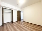 洋室6帖。一日の疲れをいやしてくれる主寝室。時を忘れて過ごす場所として過ごせるお部屋です。