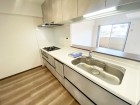 使い勝手の良い設備のキッチンで効率よくお料理もできます。