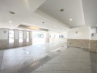 広々としたエントランスホール。