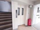 エレベーター付きのマンションです。