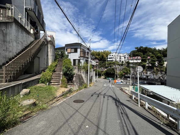 車通りの少ない前面道路のため、お子様も安心してお過ごしいただけます