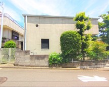 爽やかな青空の下に贅沢なほどに降り注ぐ陽光、豊かな居住性と、クオリティが見事に調和した住空間は、住まうことの喜びを感じさせてくれ