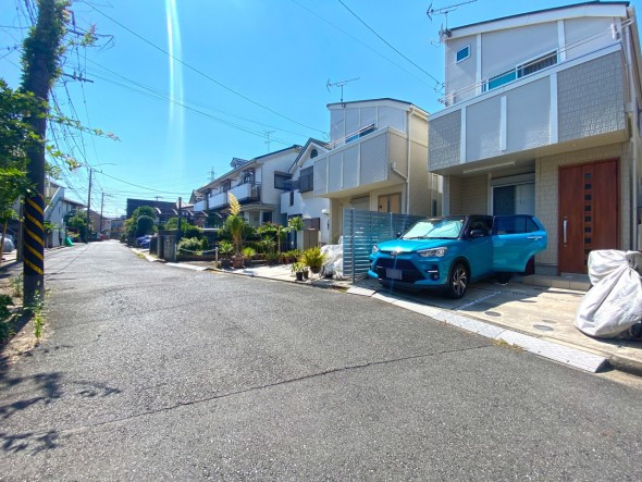 周辺は閑静な住宅街につき落ち着いた環境です。