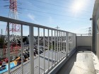 気持ちのいい空が見渡せる広いバルコニー。
