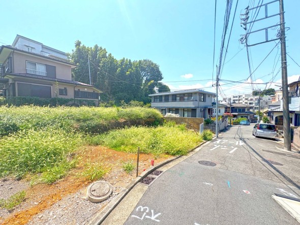 整備された前面道路です。