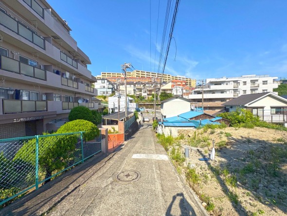 周辺は閑静な住宅街につき落ち着いた環境です。