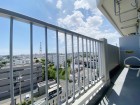 日差しの差し込むバルコニー