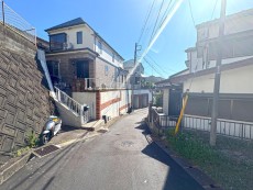 整備された前面道路です。