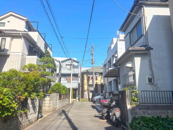 整備された前面道路です。