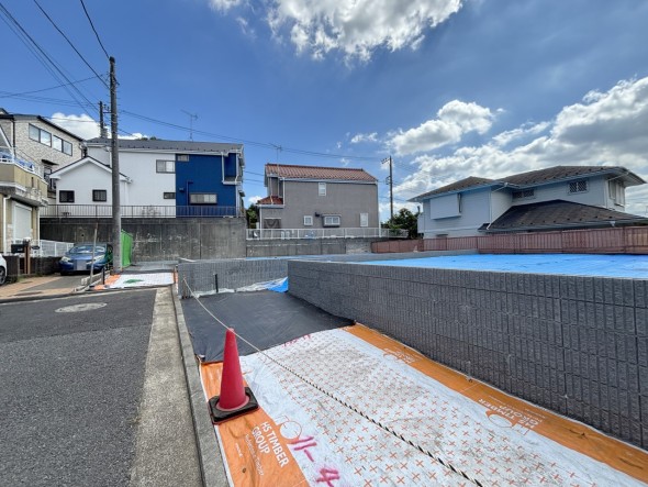 とても開放感ある土地です！日当たりの良さが外観からも伝わります！