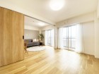 洋室6.1帖。明るくあたたかな居室では、朝の目覚めも気持ちよく起きられます。