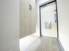 玄関横にはシューズボックスもございます。