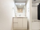 真っ白な洗面台で、気持ちの良い朝を迎えられそうです。