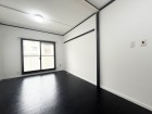 自然光が入りやすい明るいダイニング。