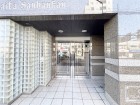お客様をお迎えする玄関は落ち着いた雰囲気。帰り着くたびに洗練されたテイストの空間に迎えられ誇りと喜びを感じる玄関まわりです。