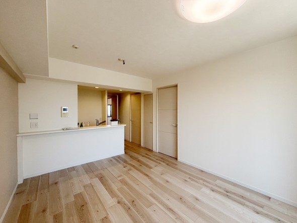 家族と過ごす時間を大切にしたい方にぴったりの明るくゆとりある住空間です。