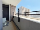 日差しの差し込むバルコニー