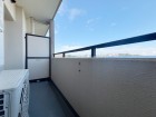 日差しの差し込むバルコニー