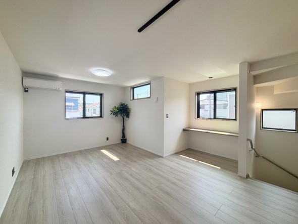 家族と過ごす時間を大切にしたい方にぴったりの明るくゆとりある住空間です。