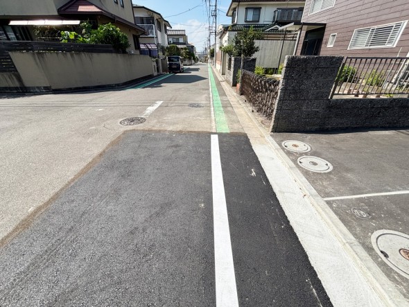 整備された前面道路です。