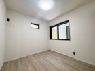 フローリングの部屋は清潔感があり、日々のお掃除も楽で助かりますね！