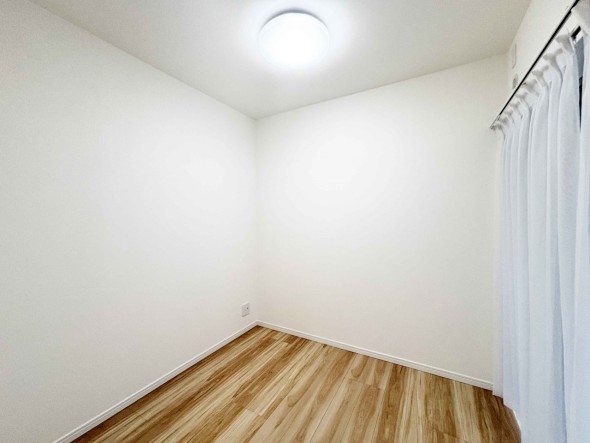 家族一人ひとりの大切なプライベート空間。趣味・感性で個性的に飾って頂けるようシンプルに仕上げてあります。