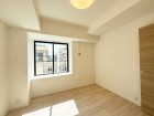 フローリングの部屋は清潔感があり、日々のお掃除も楽で助かりますね！