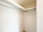 たっぷり入るウォークインクローゼットは奥行きがあるのでたくさん収納できます。