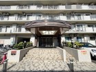 お客様をお迎えする玄関は落ち着いた雰囲気。帰り着くたびに洗練されたテイストの空間に迎えられ誇りと喜びを感じる玄関まわりです。