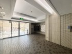エントランスホールも広々としていて開放感があります。