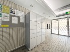 宅配ボックスがあるためご不在時であってもお帰りの際に大きな荷物をお受け取りいただけます。