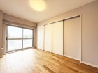 洋室6.7帖。明るくあたたかな居室では、朝の目覚めも気持ちよく起きられます。
