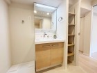 真っ白な洗面台で、気持ちの良い朝を迎えられそうです。