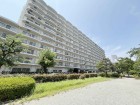 爽やかな青空の下に贅沢なほどに降り注ぐ陽光、豊かな居住性と、クオリティが見事に調和した住空間は、住まうことの喜びを感じさせてくれ