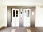 エレベーター付きのマンションです。