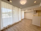 みんなが集い、食事と楽しい会話が始まる。話に夢中になりすぎて、ついつい時を忘れてしまう。そんな束の間の幸せを感じさせてくれる場所