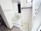 真っ白な洗面台で、気持ちの良い朝を迎えられそうです。