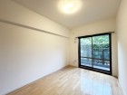洋室6帖。一日の疲れをいやしてくれる主寝室。時を忘れて過ごす場所として過ごせるお部屋です。