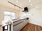 使い勝手の良い設備のキッチンで効率よくお料理もできます。