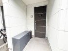 居住者の帰り、訪れる方を優しく迎え、やすらぎに満ちた生活空間を予感させる。健やかな暮らしを楽しめそう。